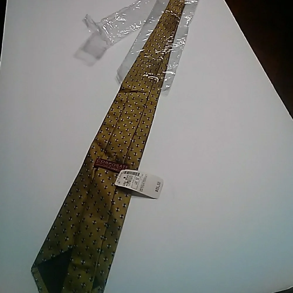 NWT Men's JoS A. Bank Tie